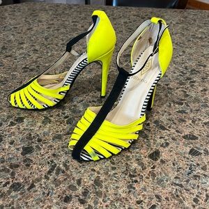 Women’s heels black yellow